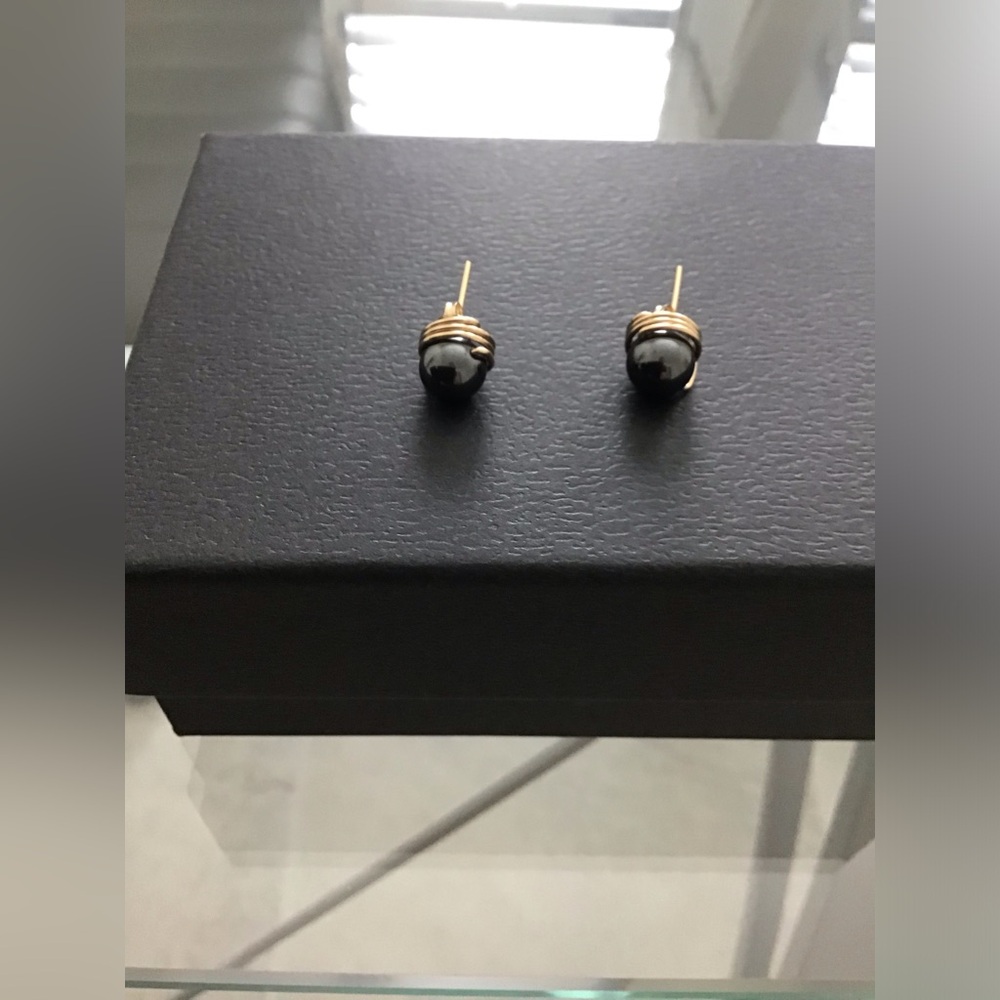 New Designer Juan Velez 14k gold wire cabochon stud earrings. Beautiful